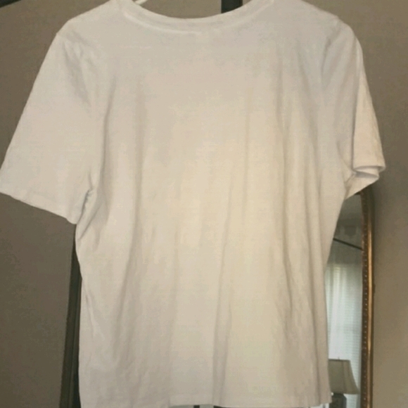 💛5 for $20💛White Short Sleeve Tee w/ Rose Embroidered Patches - Picture 7 of 8